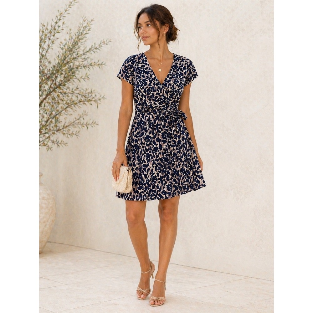 Leota Dress Women‎ Medium Blue Floral Short Sleeve V-Neck Jersey Stretch